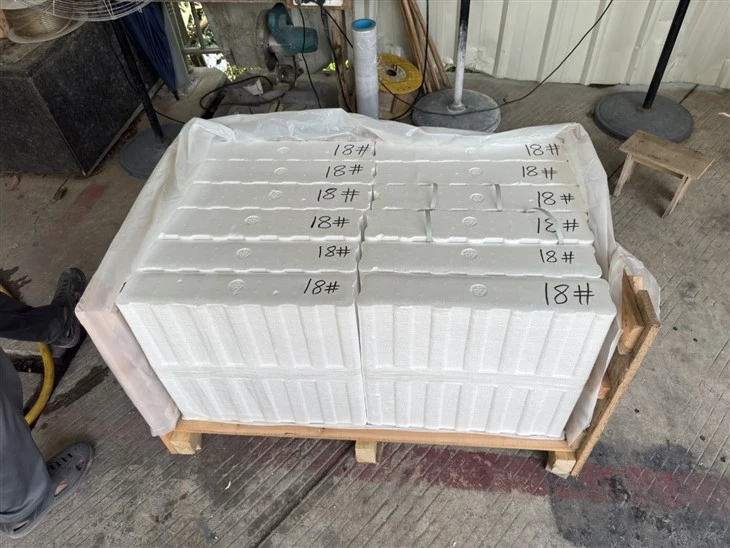 Calacatta marble floor tiles protected in custom foam inner boxes before export crating.